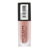 Makeup Revolution - Matte Bomb Liquid Lip Nude Charm 4.5ml